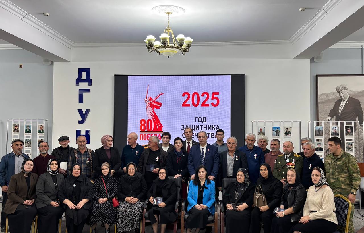 Слезы гордости и всеобщее единство: в ДГУНХ чествовали «Отцов Победы»