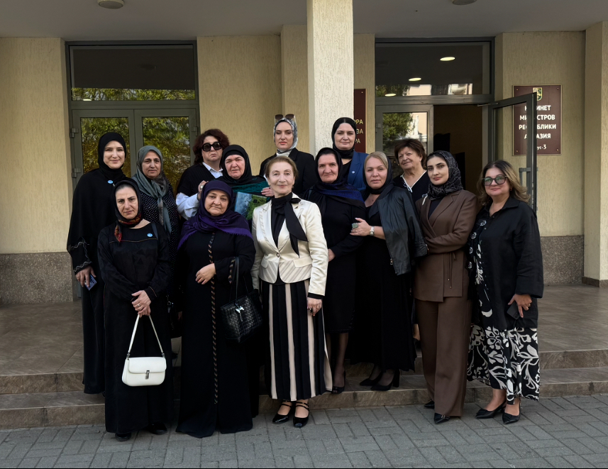 Делегация «Силы в единстве» провела круглый стол с движением «Матери Абхазии за мир и социальную справедливость» и его лидером Гули Кичба.